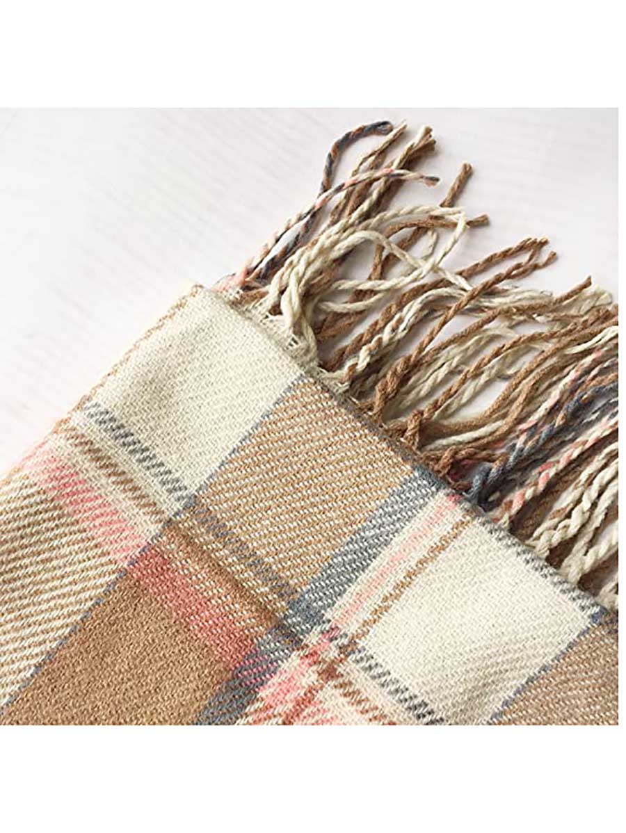 Veleaee Warm Plaid Tassel Scarf