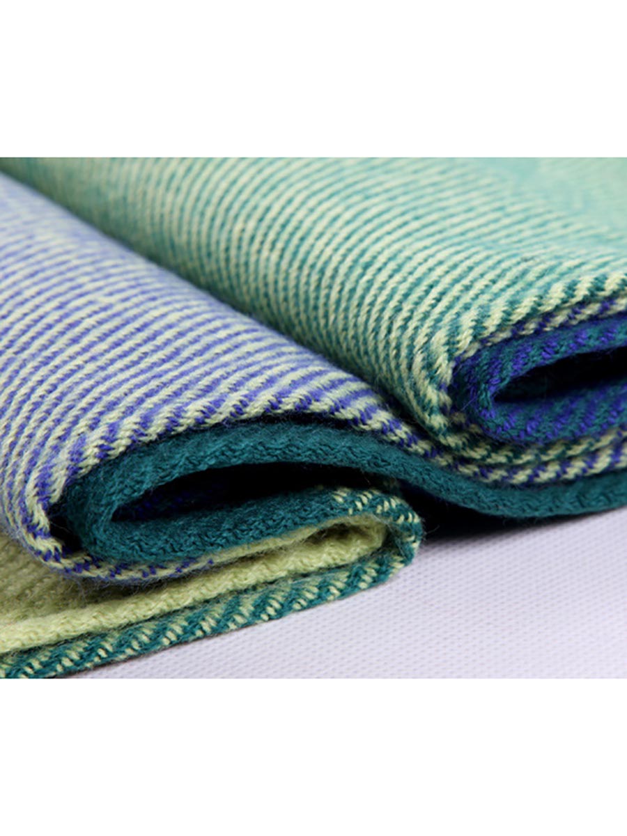 Veleaee Warm Plaid Tassel Scarf