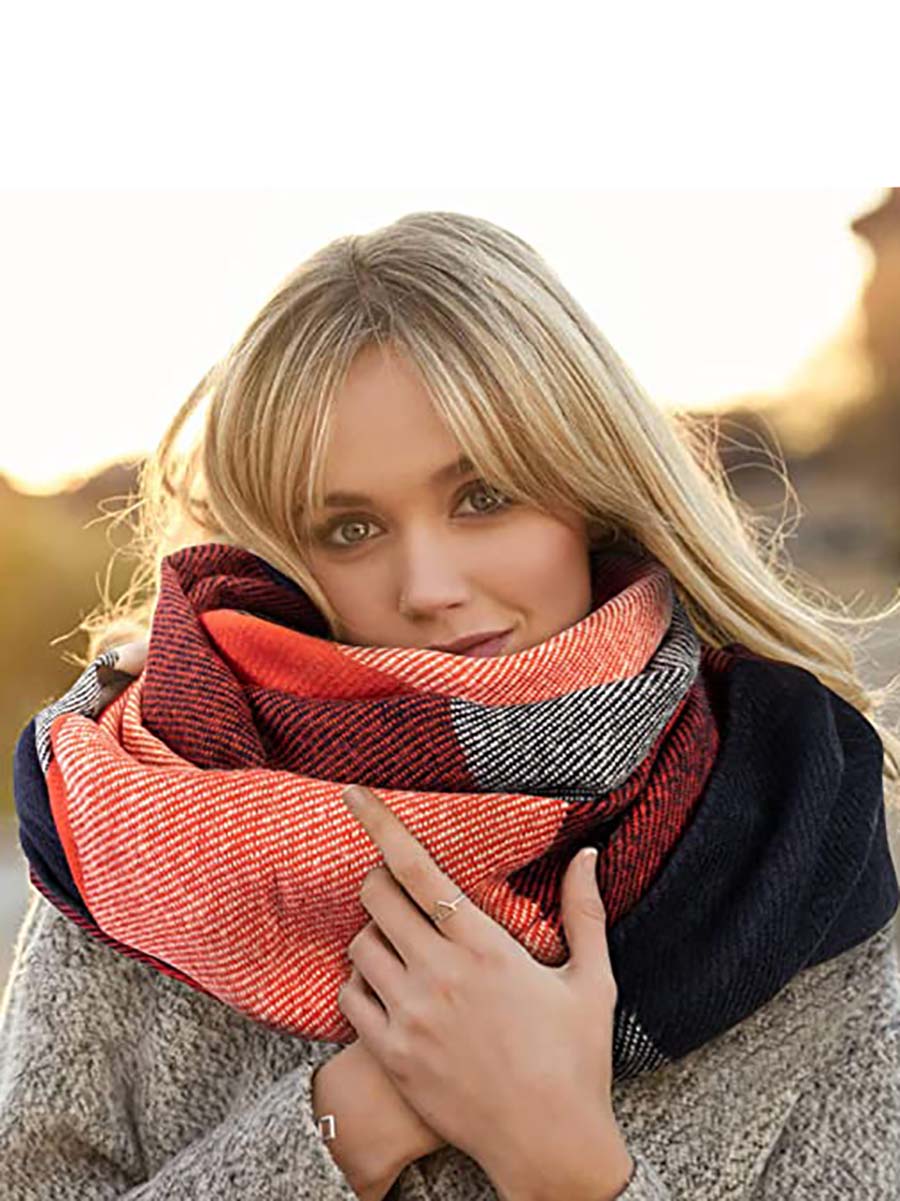Veleaee Warm Plaid Tassel Scarf