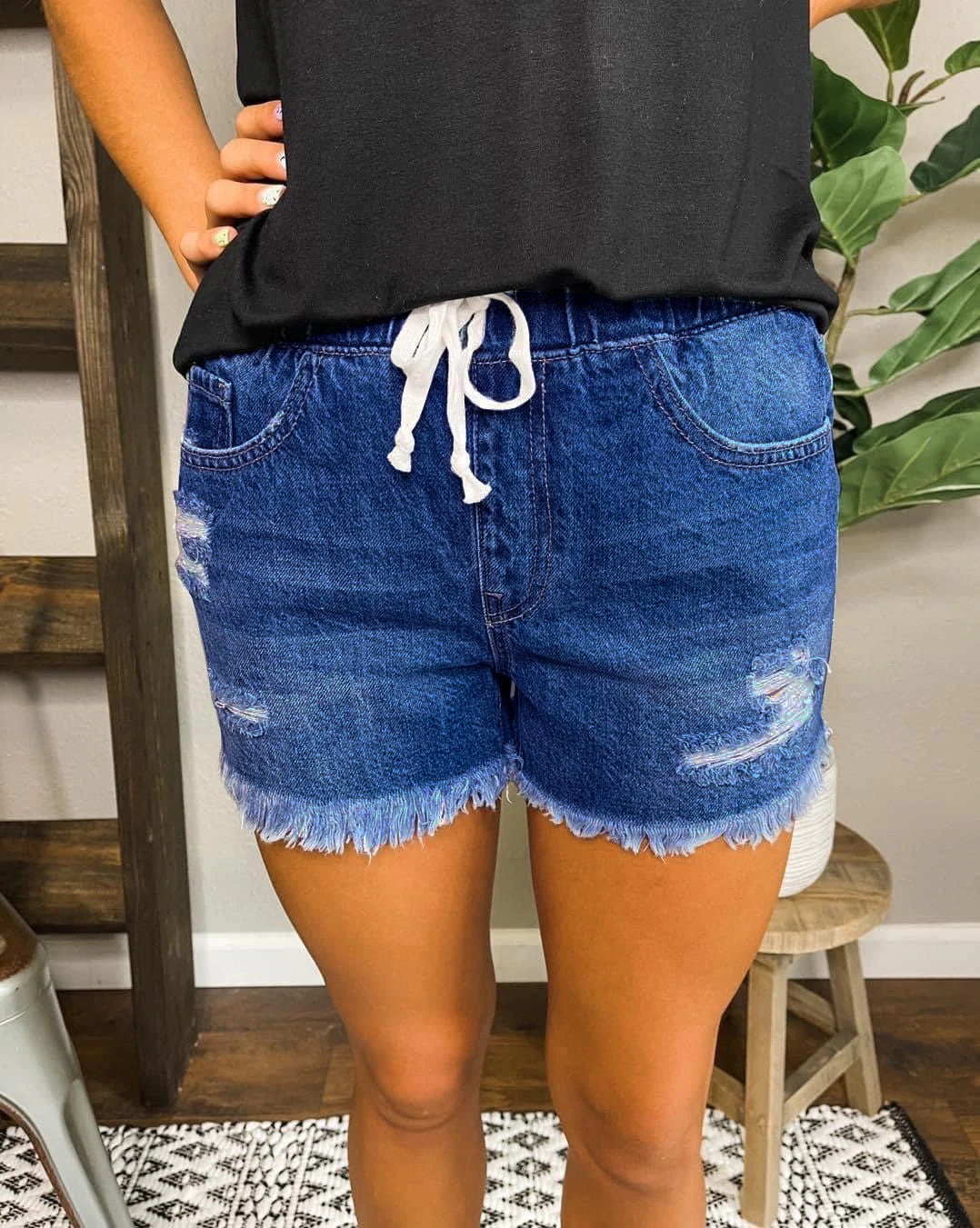 Veleaee Distressed Jogger Shorts