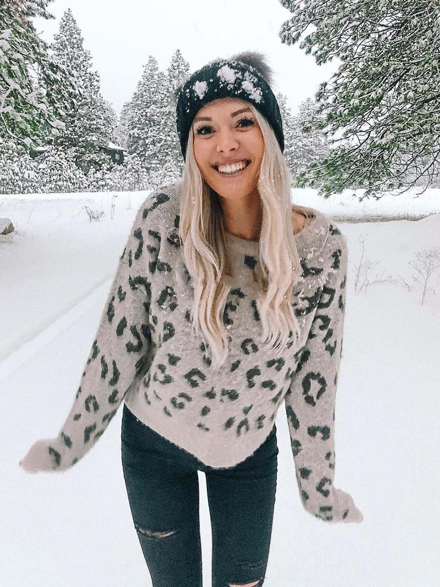 Veleaee Leopard Printed Knit Sweater