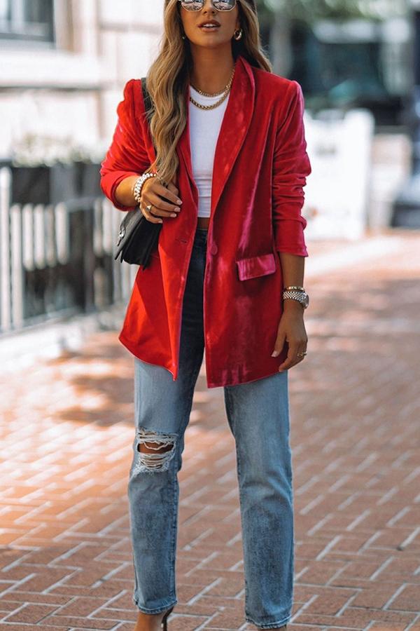 Veleaee Ritz and Romance Pocketed Velvet Blazer