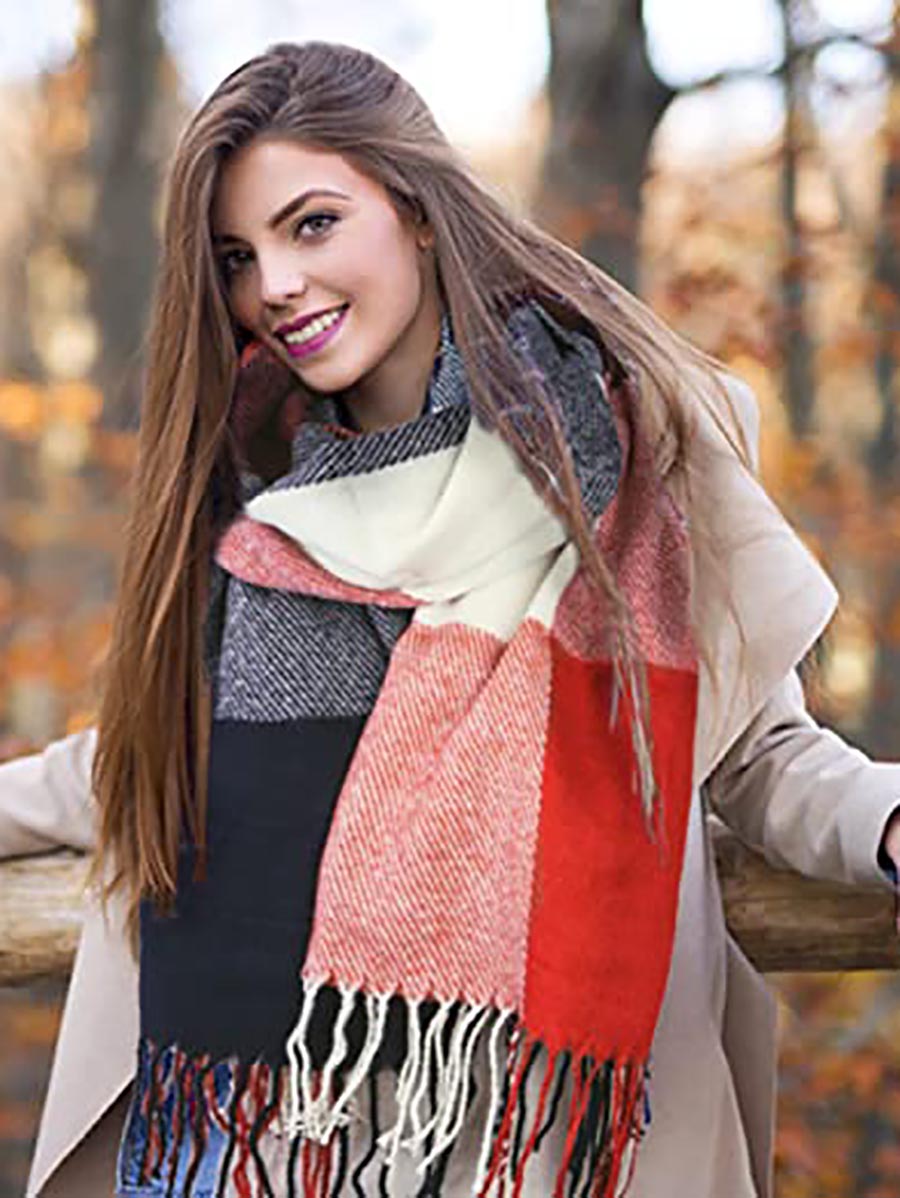 Veleaee Warm Plaid Tassel Scarf