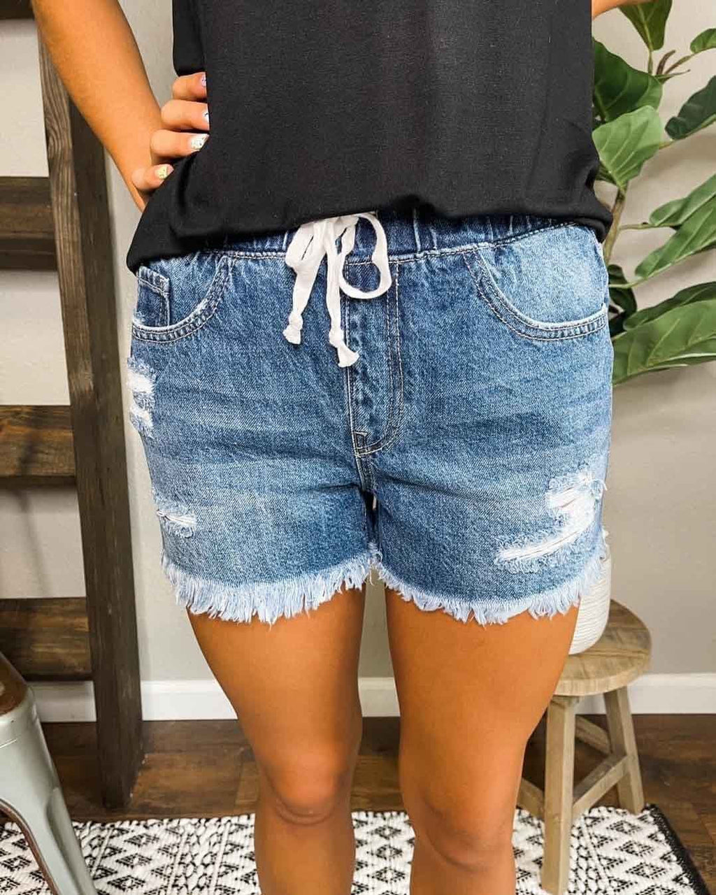 Veleaee Distressed Jogger Shorts