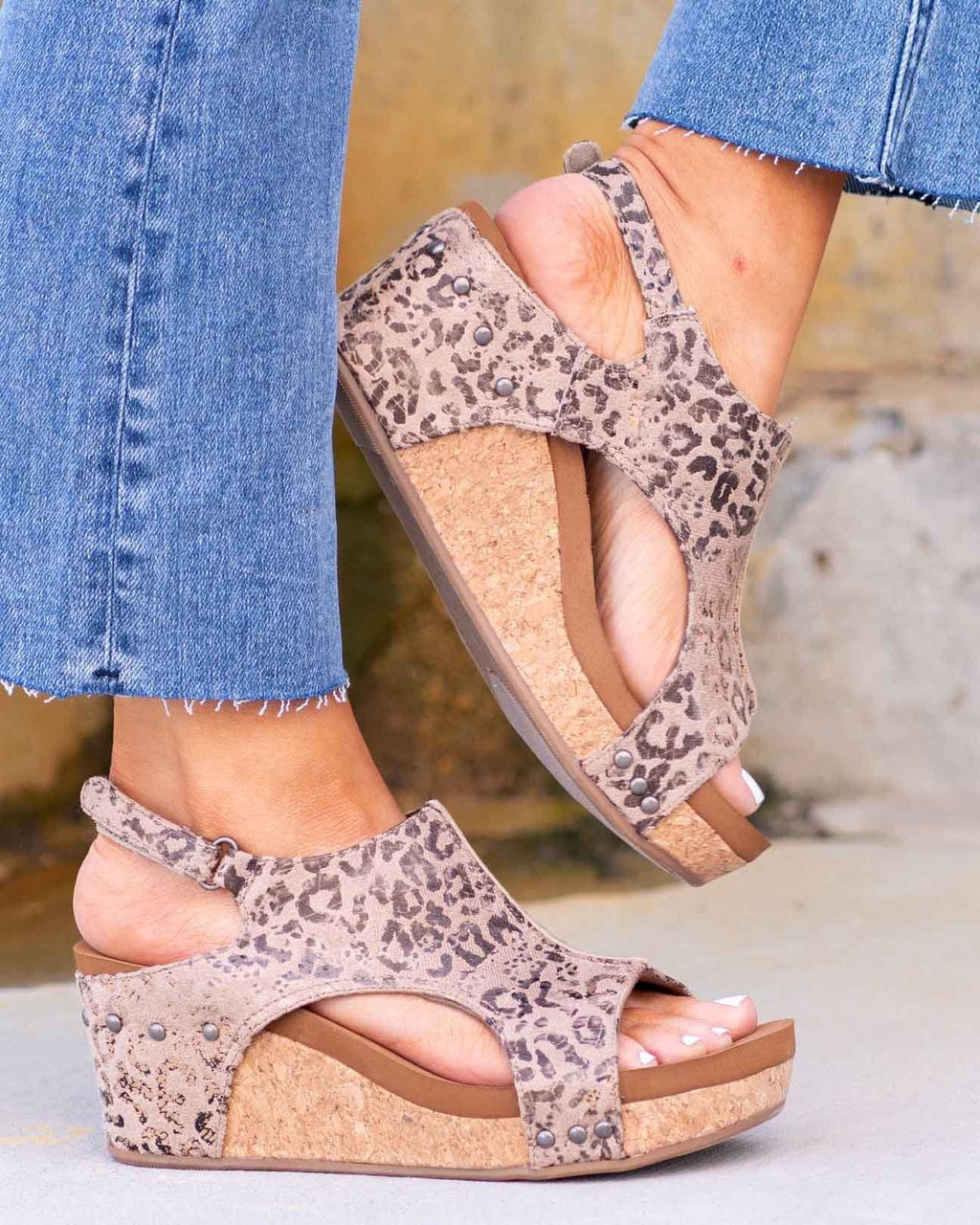 Veleaee Leopard Wedge Sandals